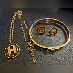 H Black And Gold Jewelry Set